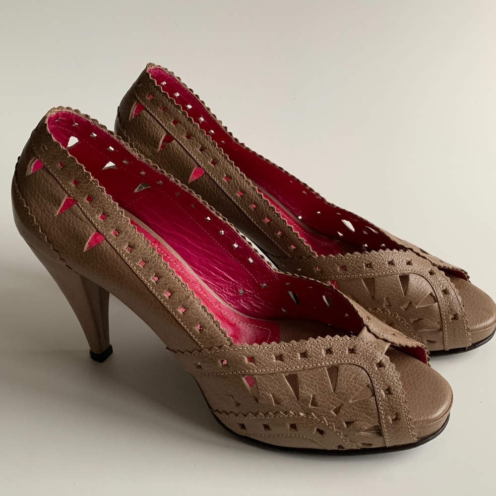 Olinda Tan Cut Out Peep Toe Mid Heel Size 9